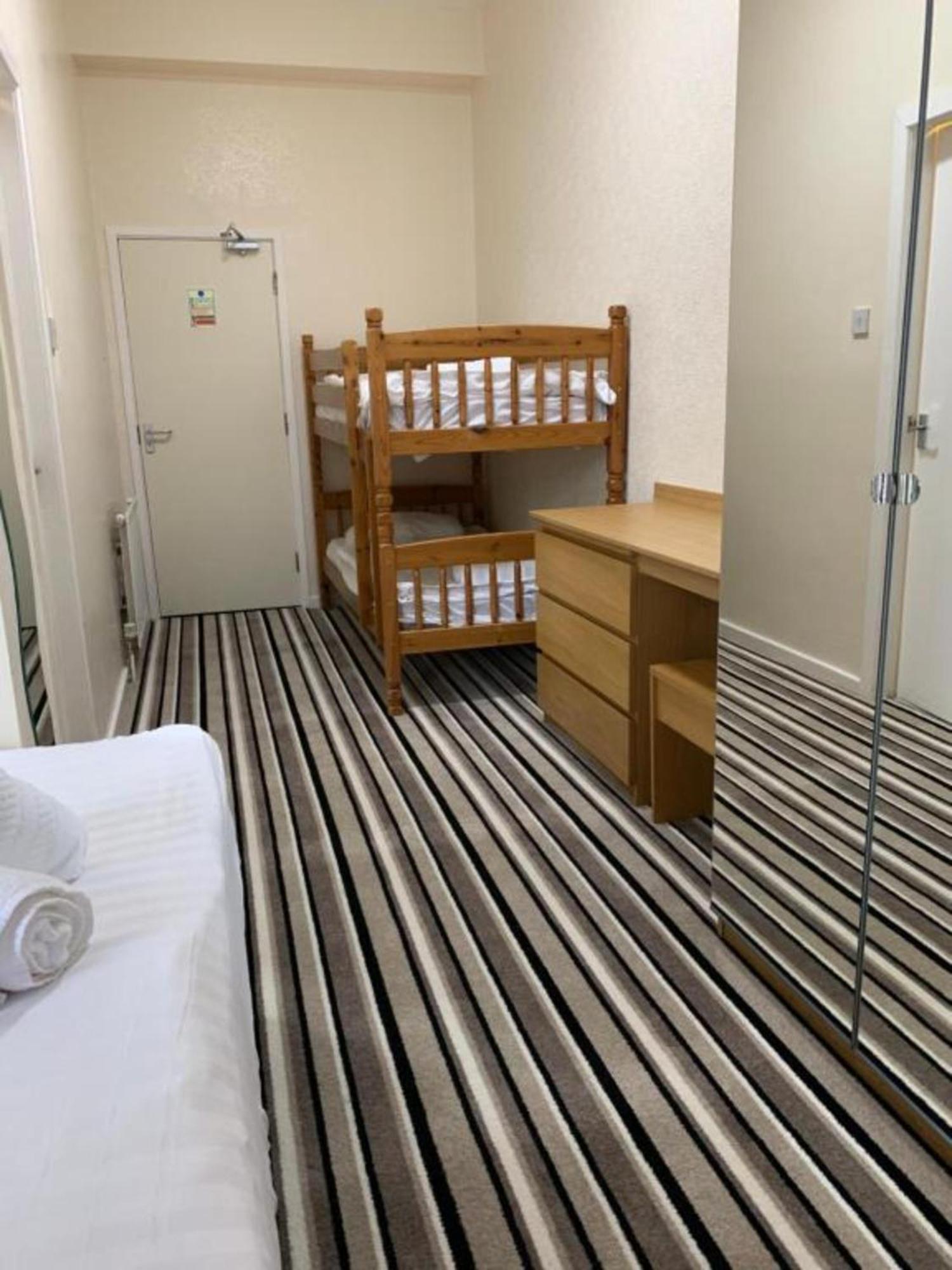 Oyo Wave Crest Hotel Blackpool Ngoại thất bức ảnh